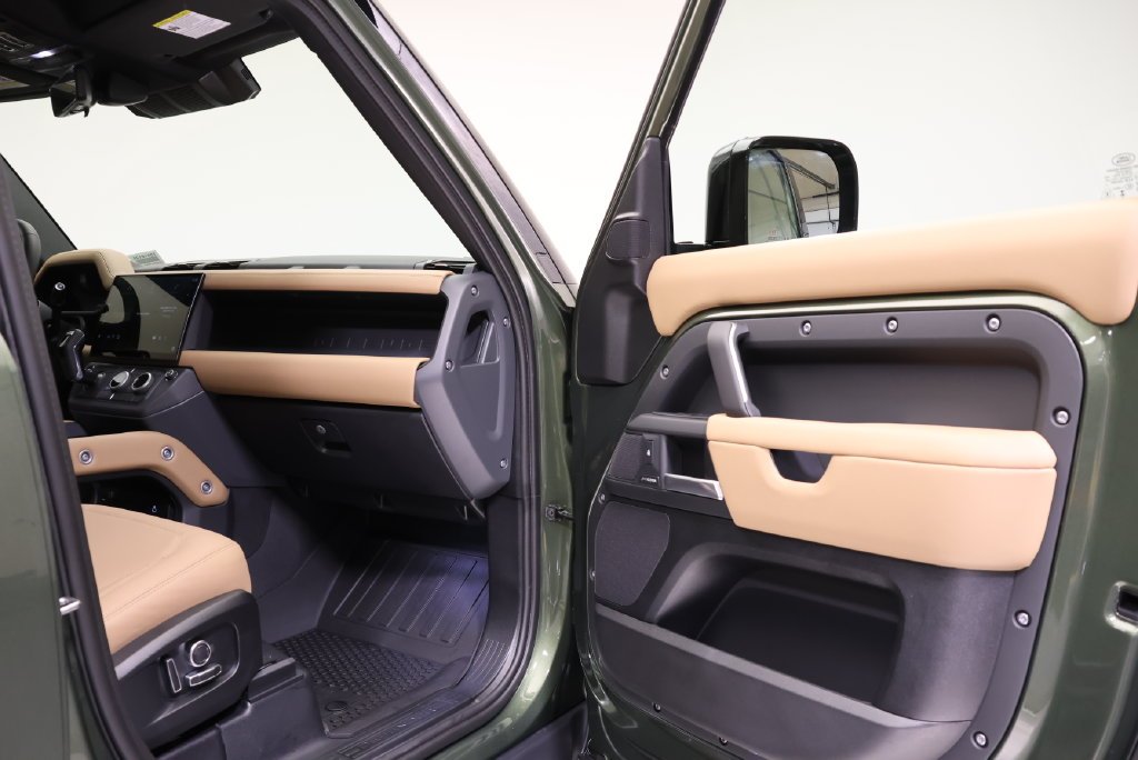 Used 2026 Woolstone Green Metallic Land Rover S image 41
