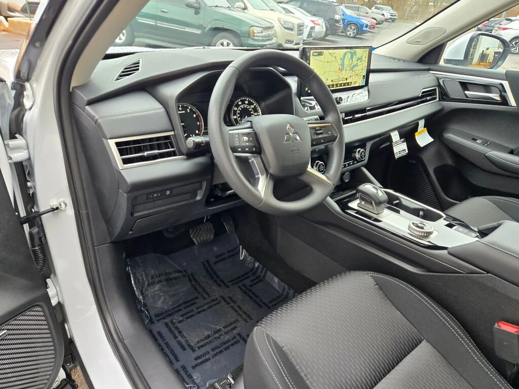 New 2026 White Mitsubishi ES image 15