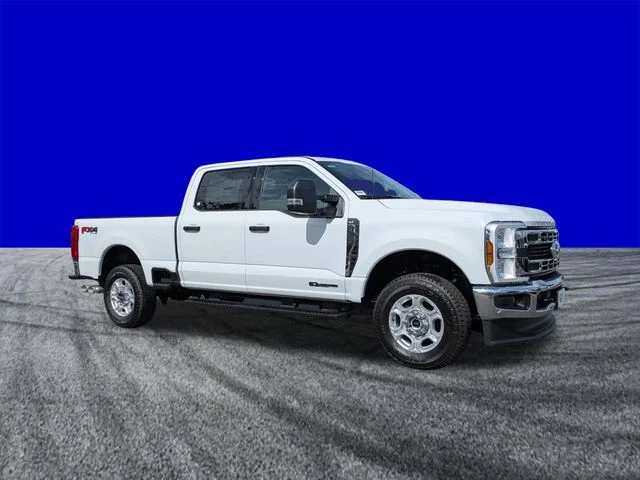 New 2026 Oxford White Ford F-250® XLT image 2