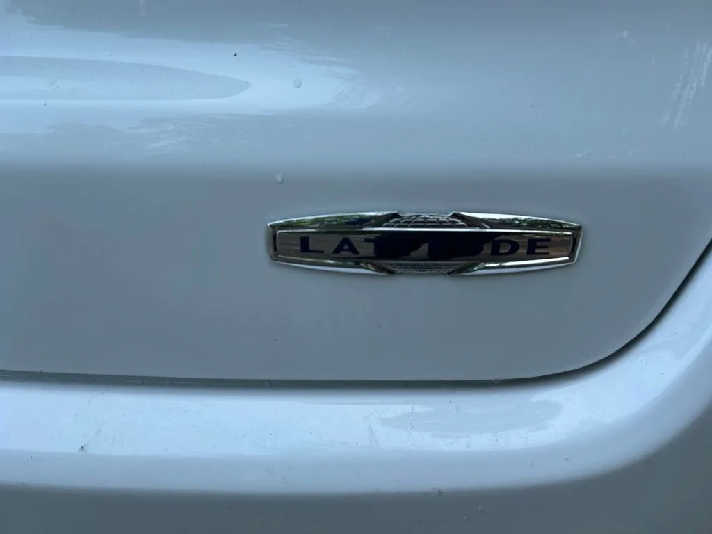 Used 2024 White Jeep Latitude image 10
