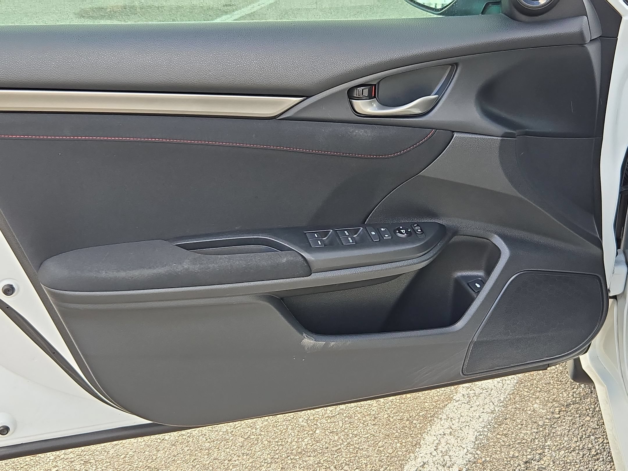 Used 2018 White Honda  image 10