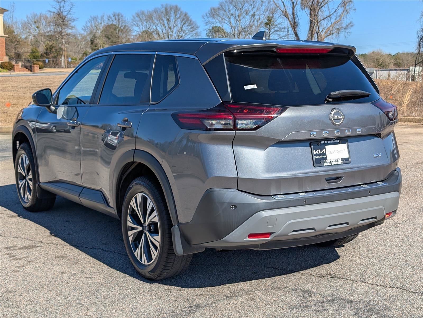 Used 2022 Silver Nissan SV image 12