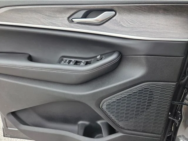 New 2026 Baltic Gray Metallic Clear-Coat Exterior Paint Jeep Altitude image 19