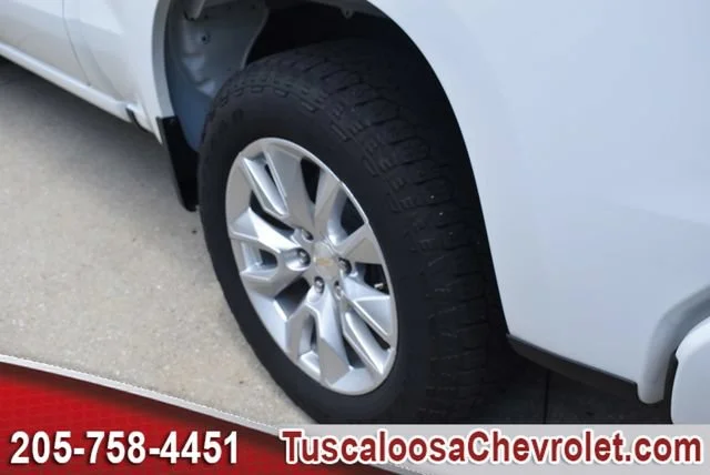 Certified Used 2022 SUMMIT WHITE Chevrolet Custom image 13