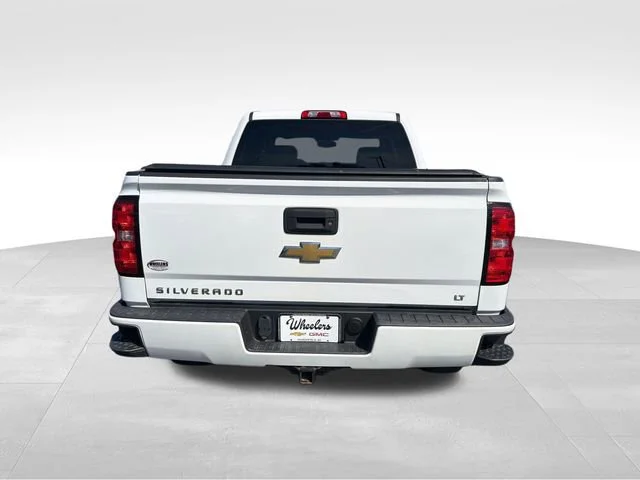 Used 2018 SUMMIT WHITE Chevrolet LT image 4