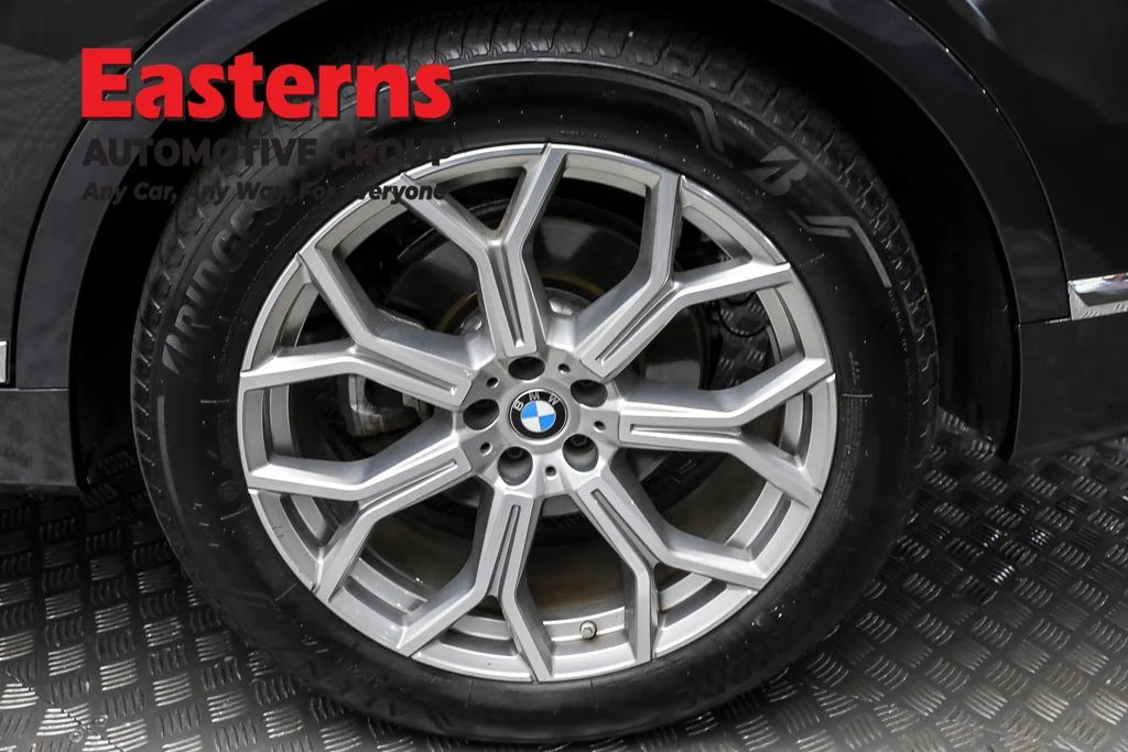 Used 2022 Gray BMW xDrive40i image 8