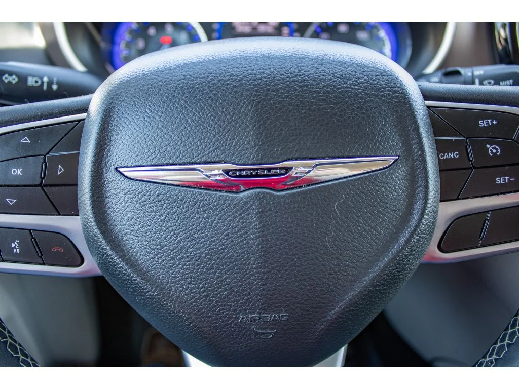Used 2023 Silver Mist Clearcoat Chrysler LX image 36