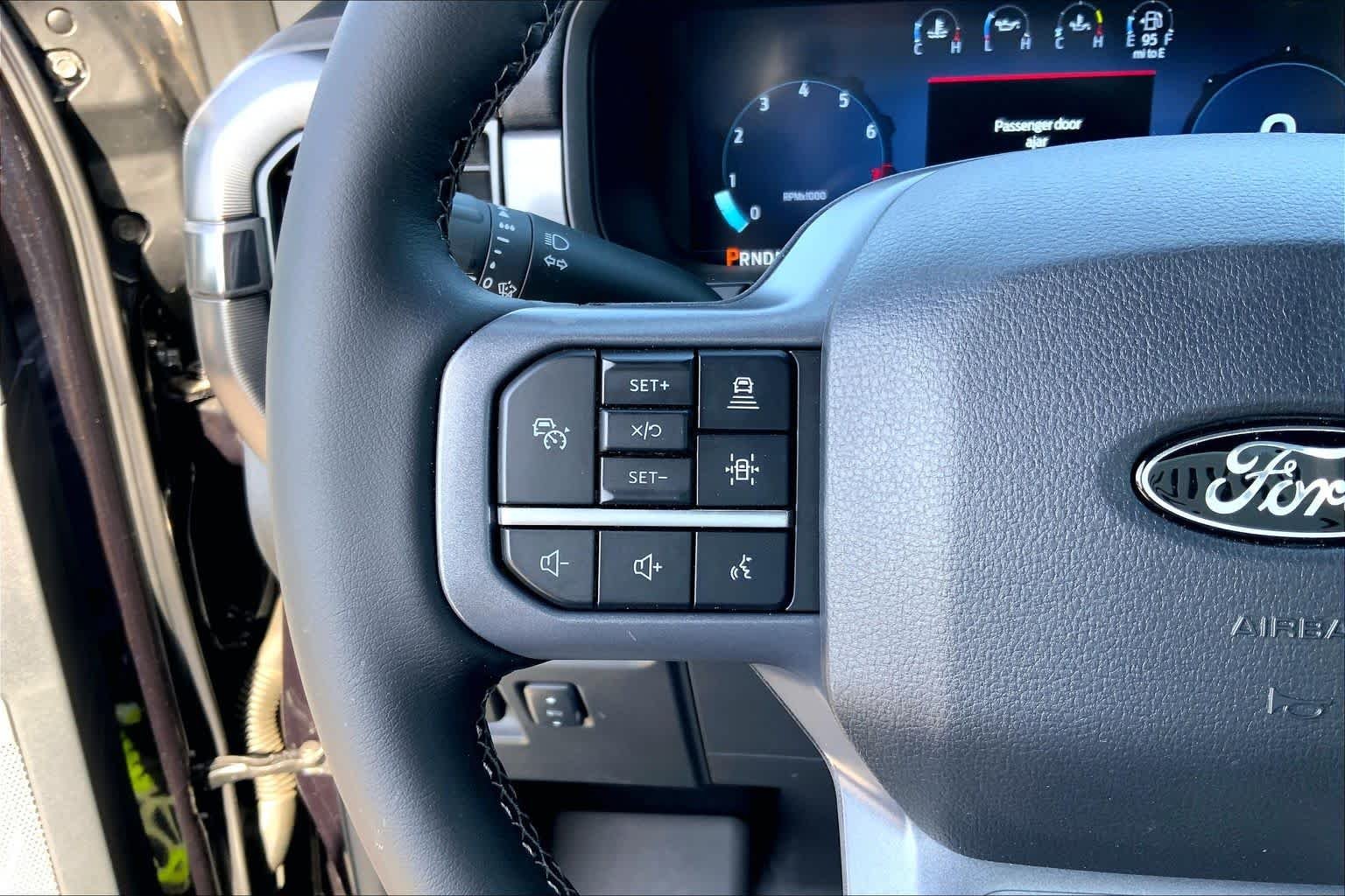 Used 2025 Agate Black Metallic Ford LARIAT image 39