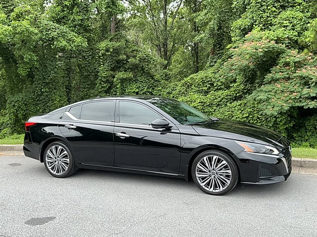 2023 Nissan Altima SL FWD