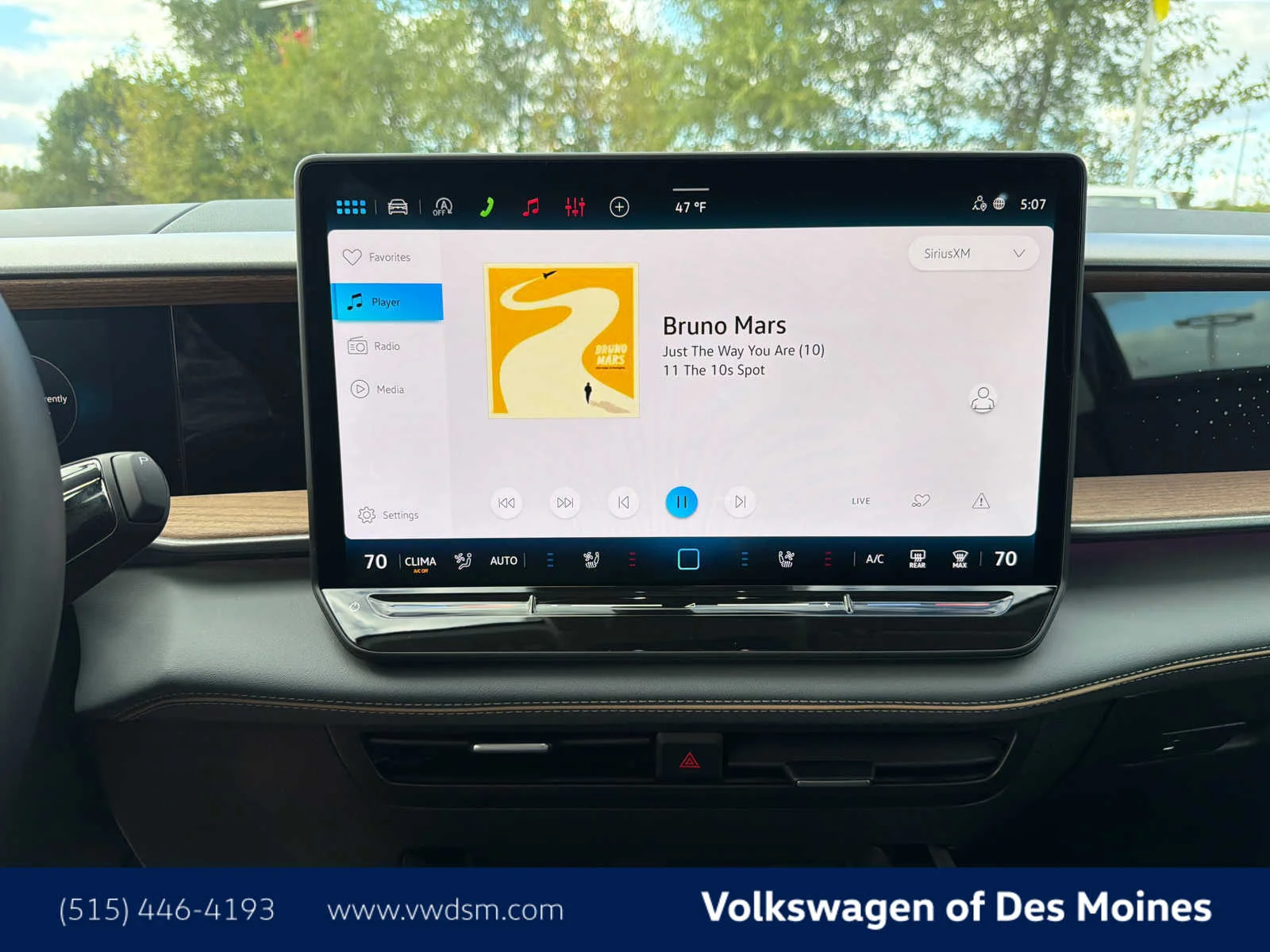 New 2027 Black Volkswagen SE w/Technology image 17