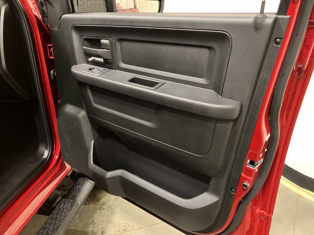 New 2026 Molten Red Pearl-Coat Exterior Paint RAM Tradesman image 20