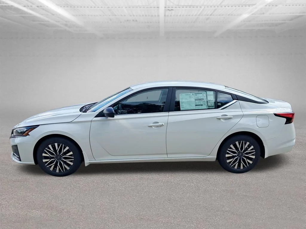 New 2026 White Nissan 2.5 SV image 2
