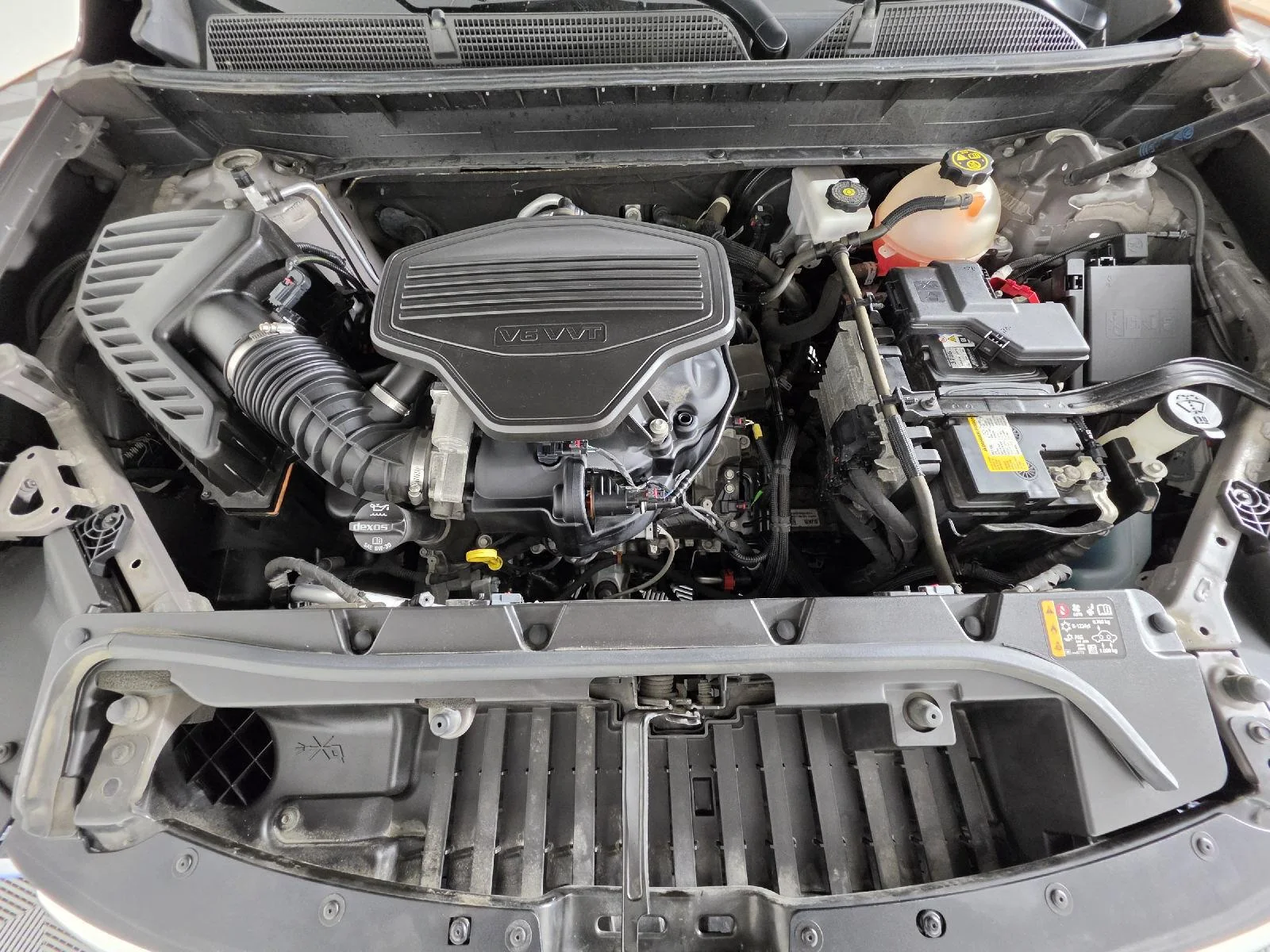 Used 2020 Smokey Quartz Metallic GMC SLE image 23