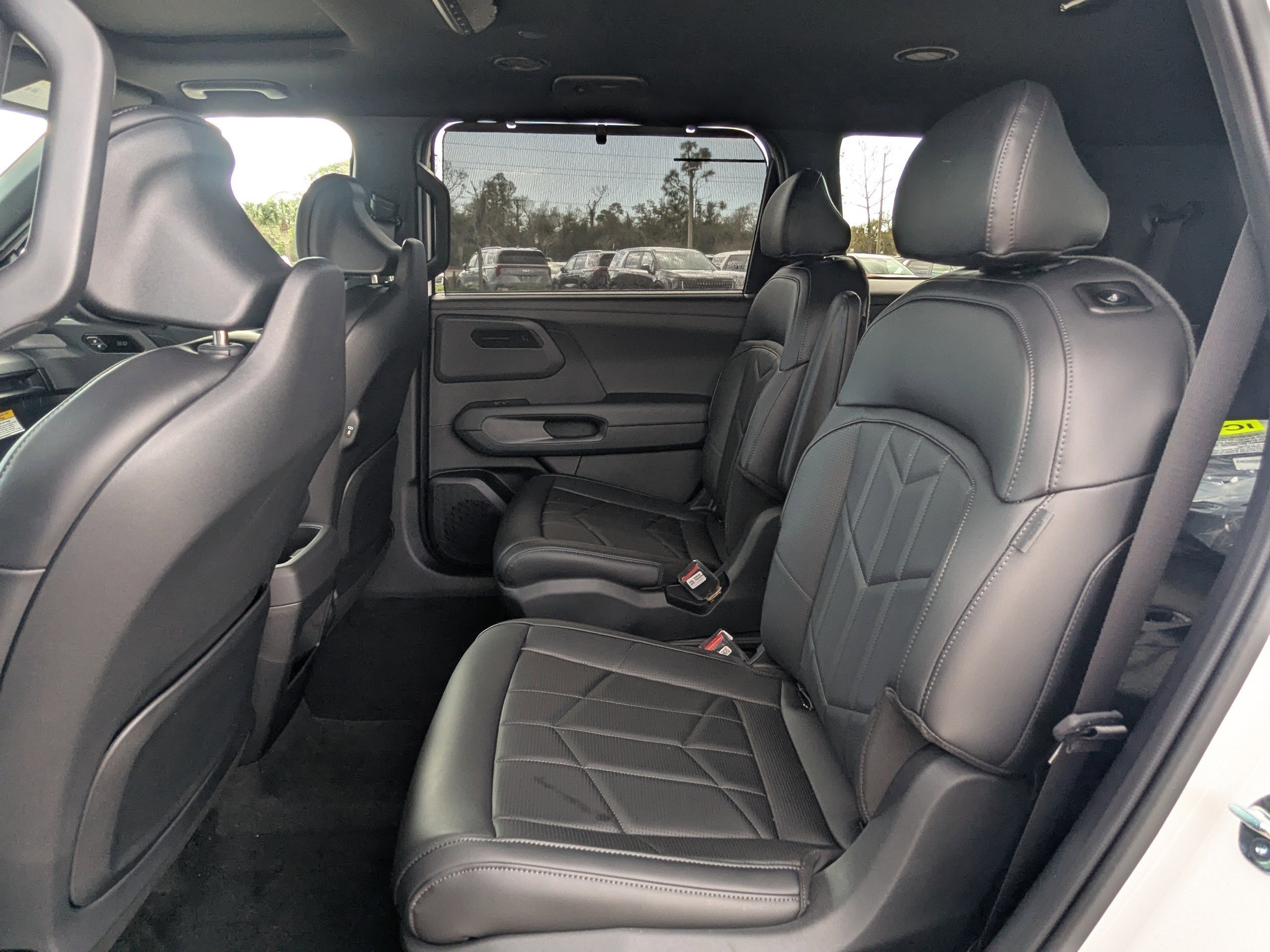 New 2027 Glacial White Pearl Kia X-Line EX image 18