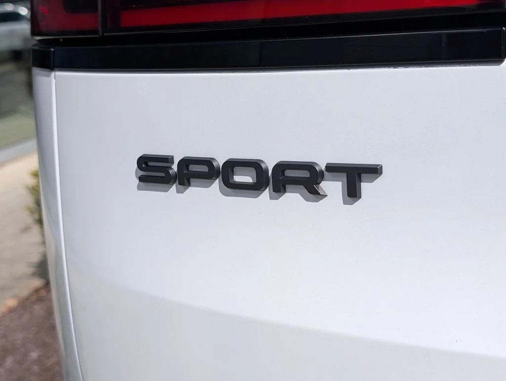 Certified Used 2024 White Land Rover Dynamic SE image 28