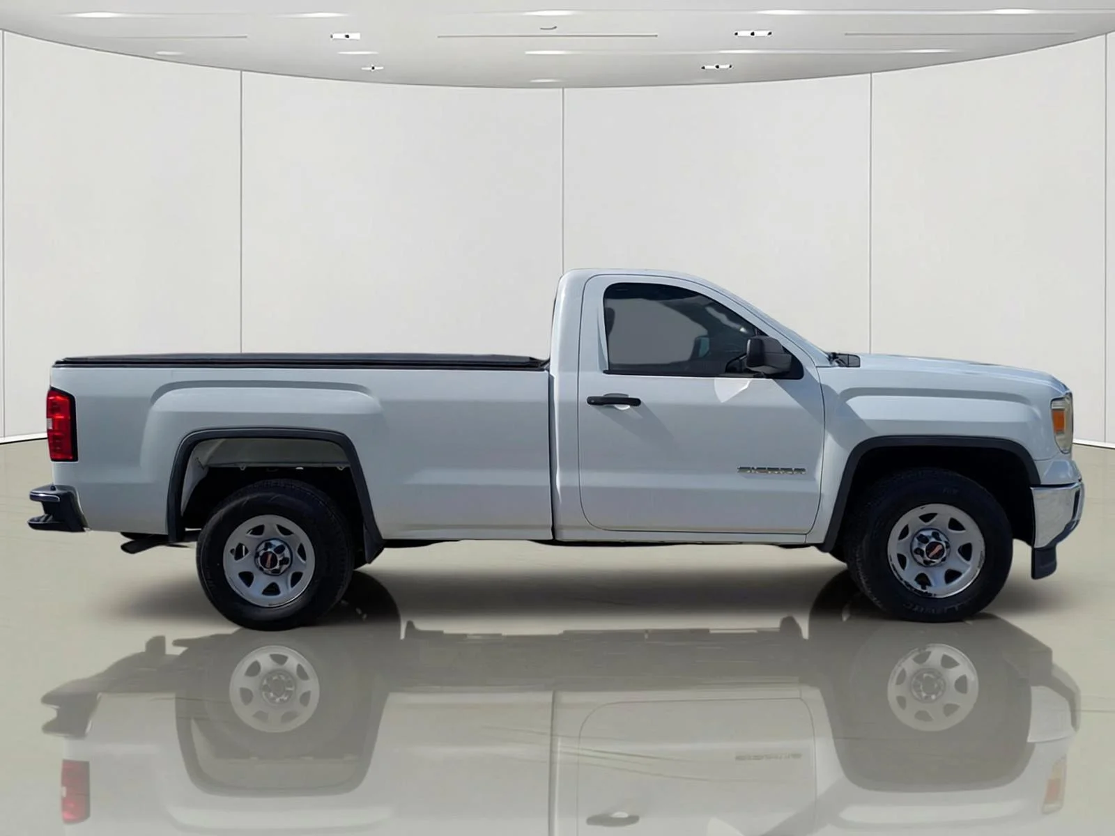 Used 2014 White GMC Base image 4