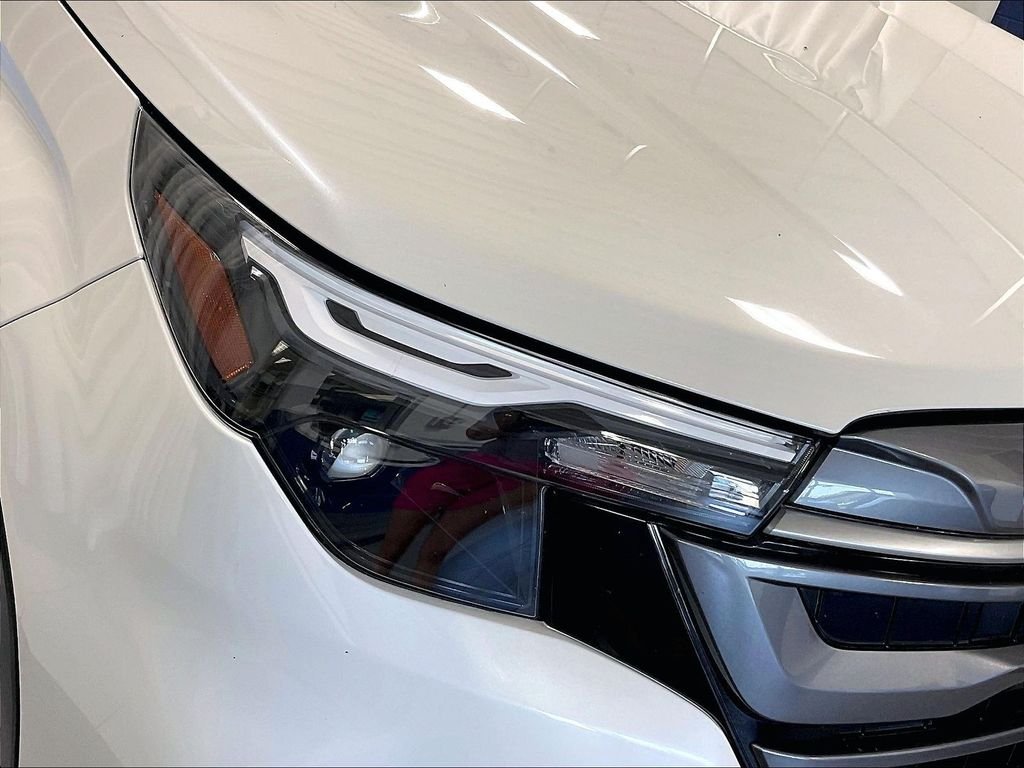 Used 2025 White Subaru Premium image 33