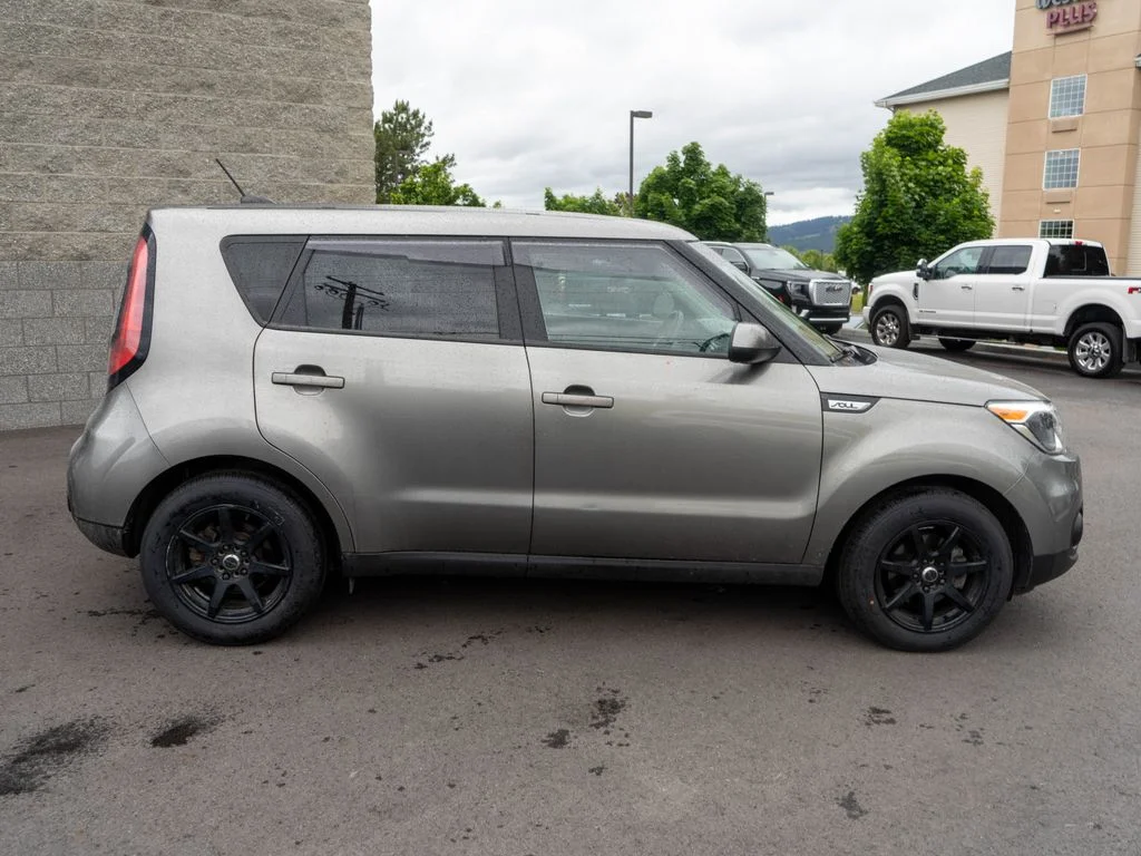 Used 2019 Gray Kia Base image 8