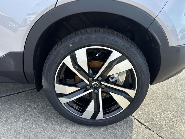New 2026 Aurora Silver Volvo Ultra image 5
