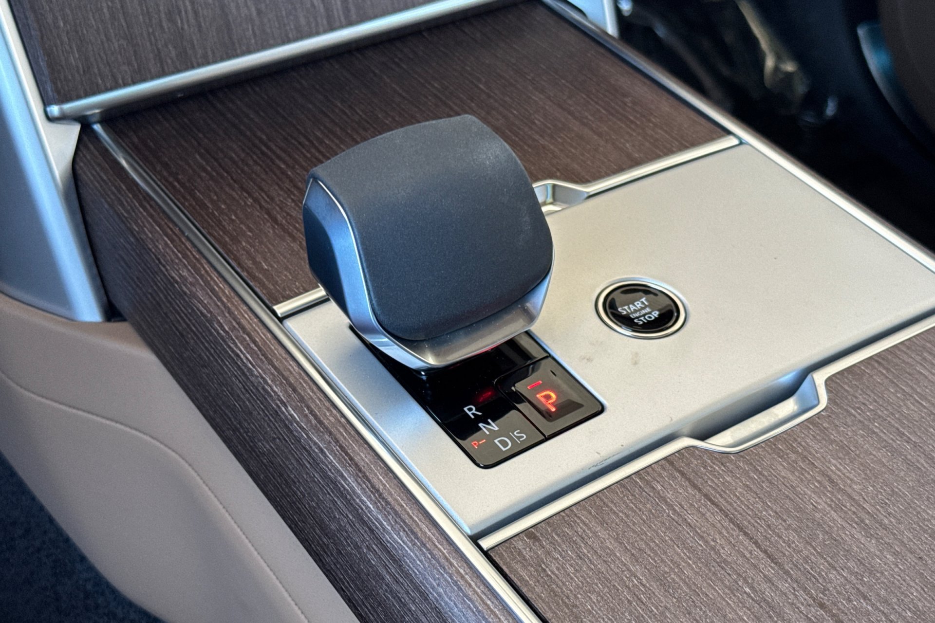 New 2026 Batumi Gold Land Rover SE image 24
