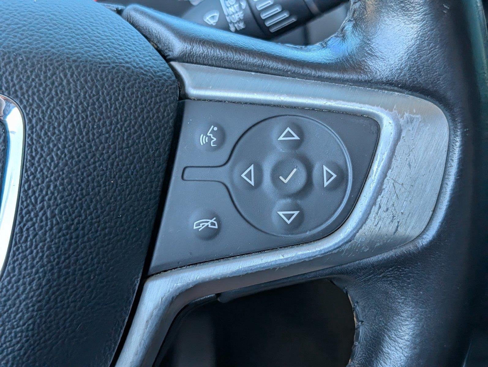 Used 2019 Summit White GMC SLE image 24