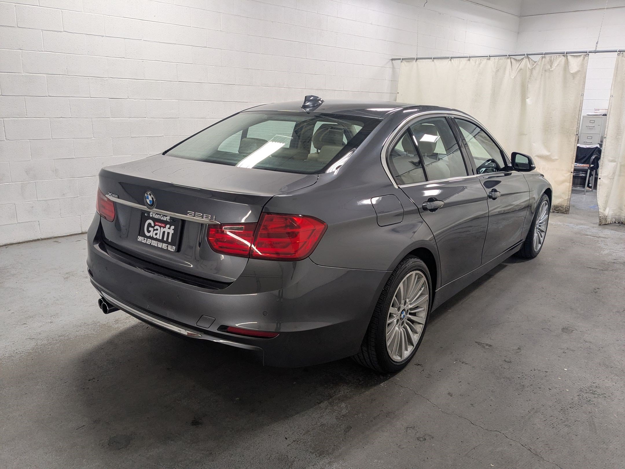 Used 2015 Mineral Grey Metallic BMW 328i xDrive image 4