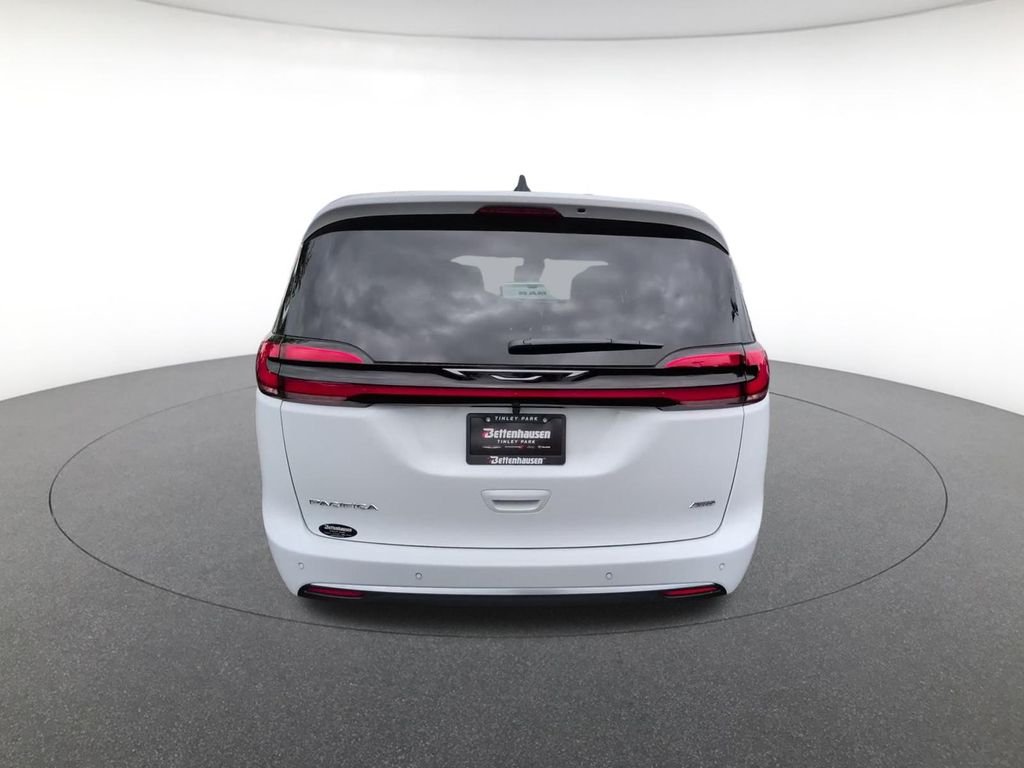 New 2027 Bright White Clearcoat Chrysler Select image 9