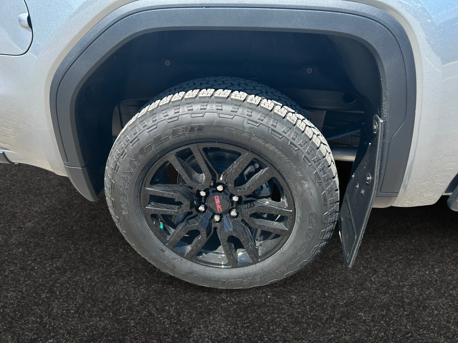 New 2026 Sterling Metallic GMC Elevation image 9
