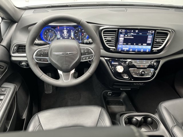 2025 Chrysler Pacifica Select - Photo 13