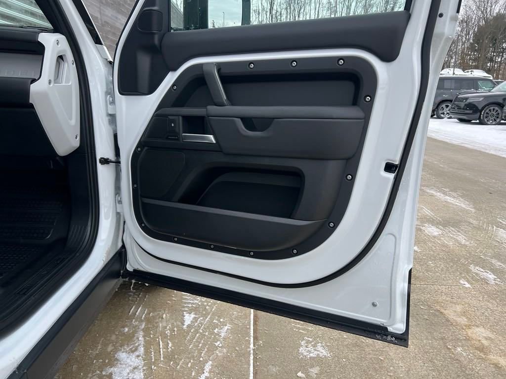 2025 Land Rover Defender S - Photo 15