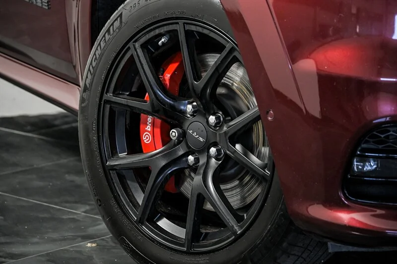 Used 2019 Velvet Red Pearl Coat Jeep SRT image 3