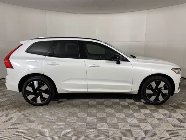 Certified Used 2025 Crystal White Volvo Plus image 14