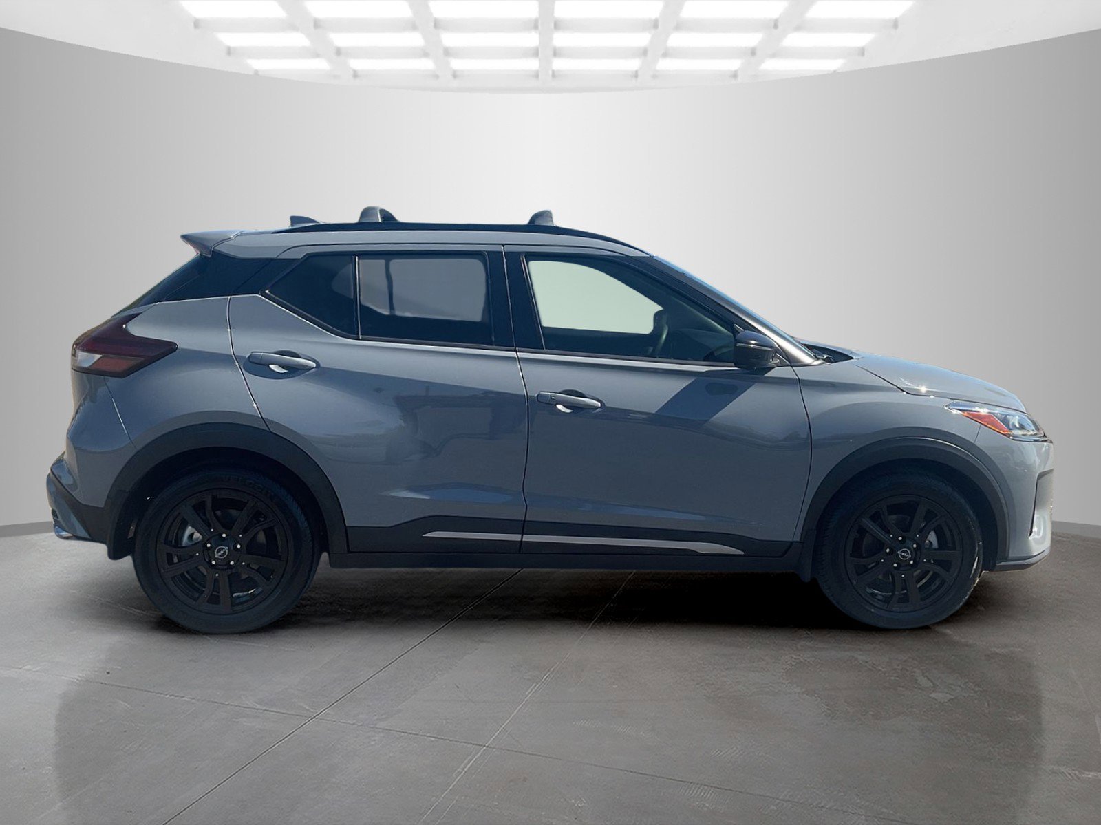 Used 2022 Boulder Gray Pearl Nissan SR image 6