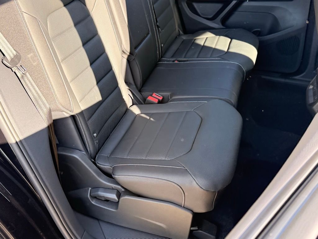 New 2026 Deep Black Pearl Volkswagen 2.0T SEL image 29