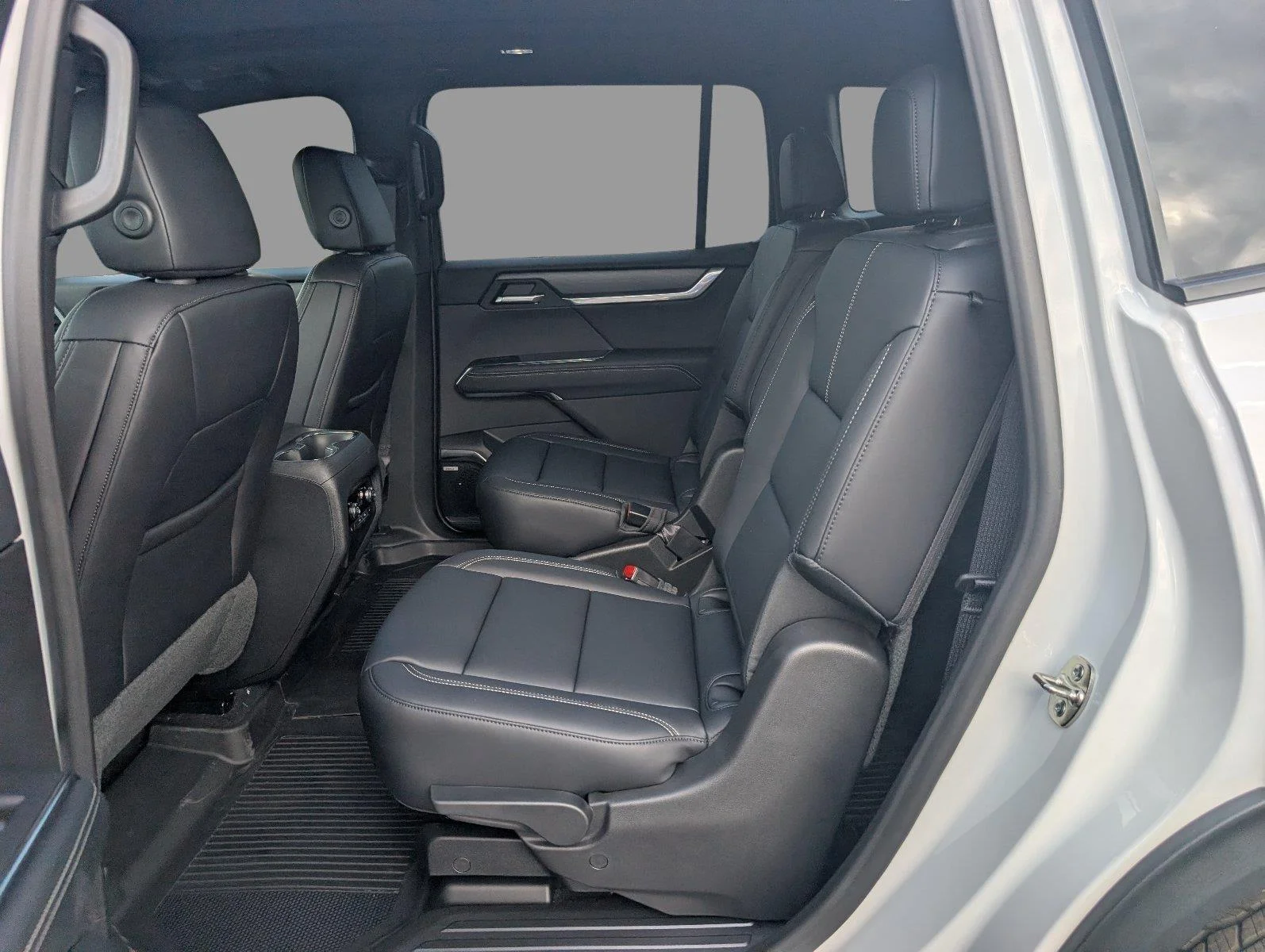 New 2027 Summit White GMC Elevation image 32