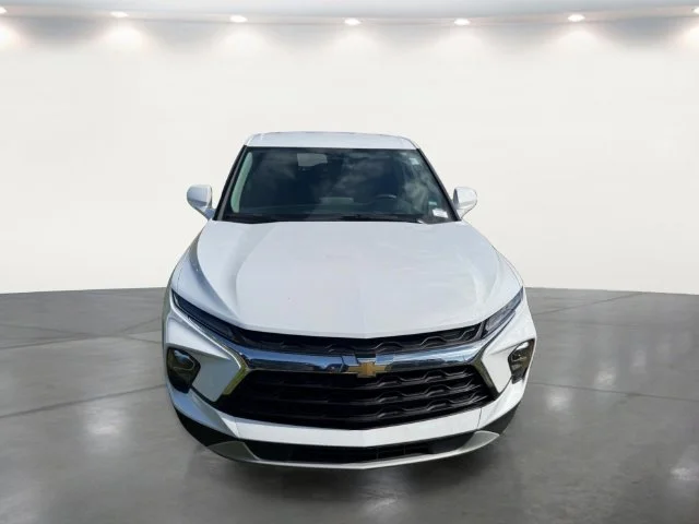 Used 2025 White Chevrolet LT image 6