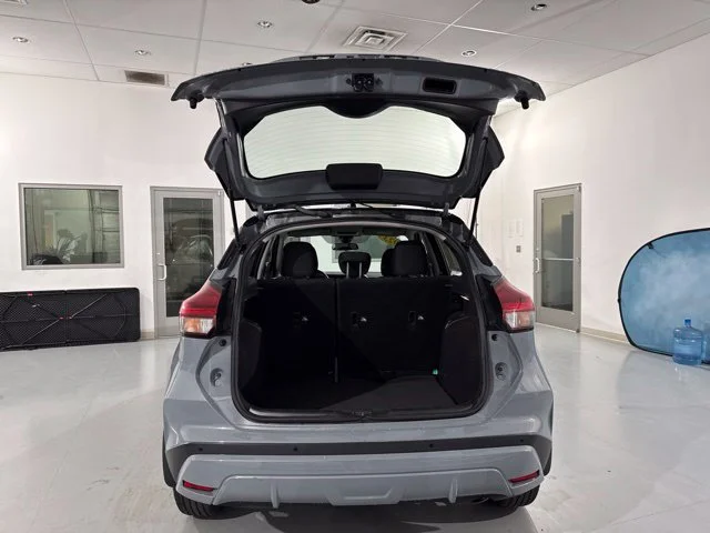 Used 2023 Gray Nissan SV image 10