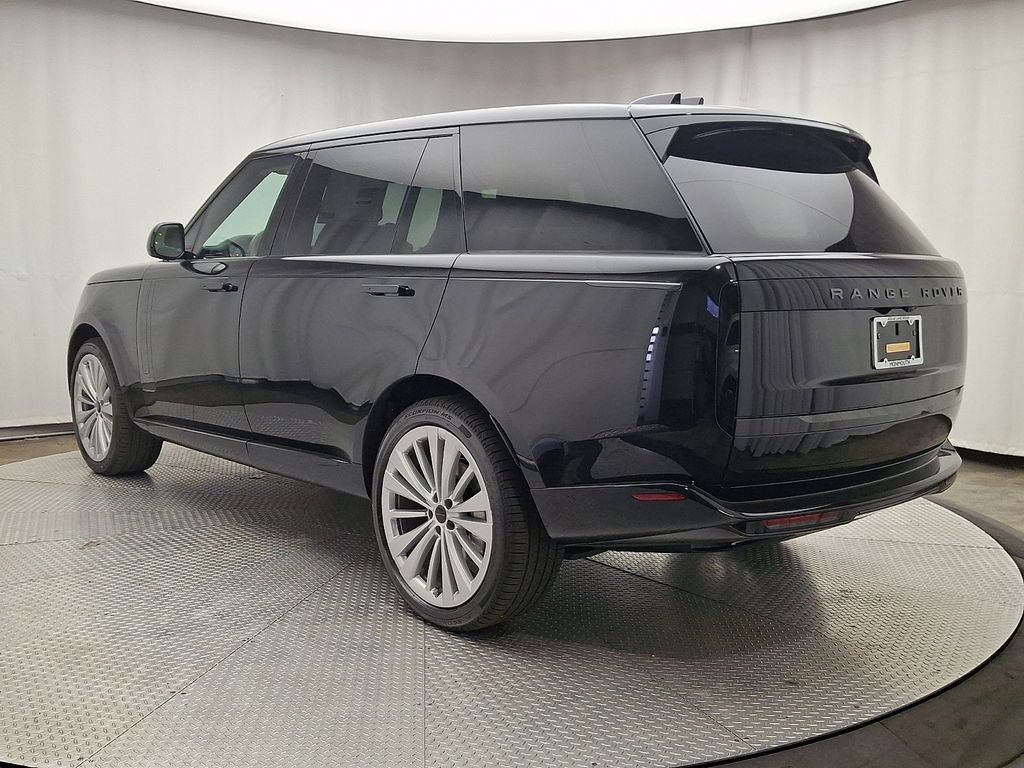 New 2026 Santorini Black Metallic Land Rover SE image 4