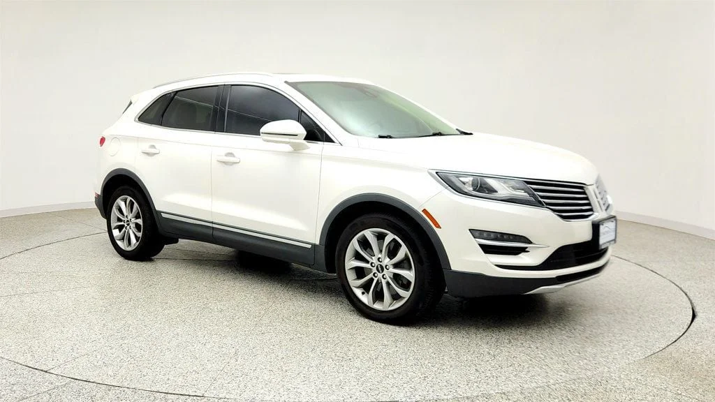 Used 2015 White Platinum Metallic Tri-Coat Lincoln AWD 4dr image 3