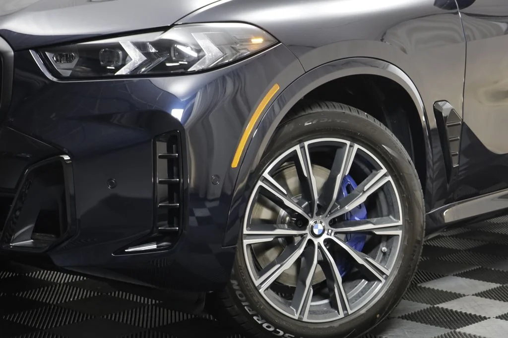 New 2026 Black BMW xDrive40i image 4