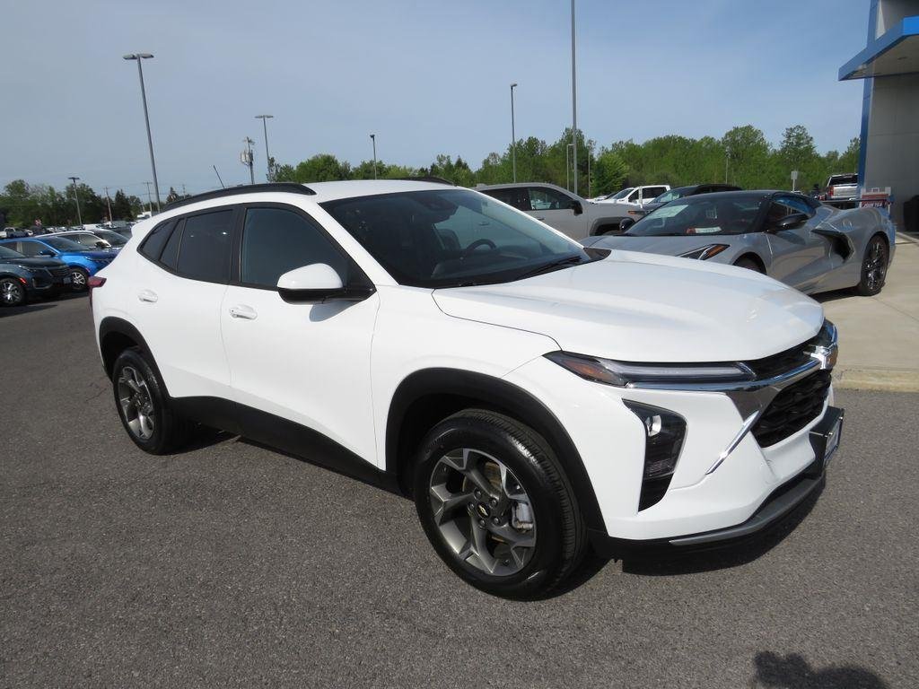 Used 2024 Summit White Chevrolet LT image 5