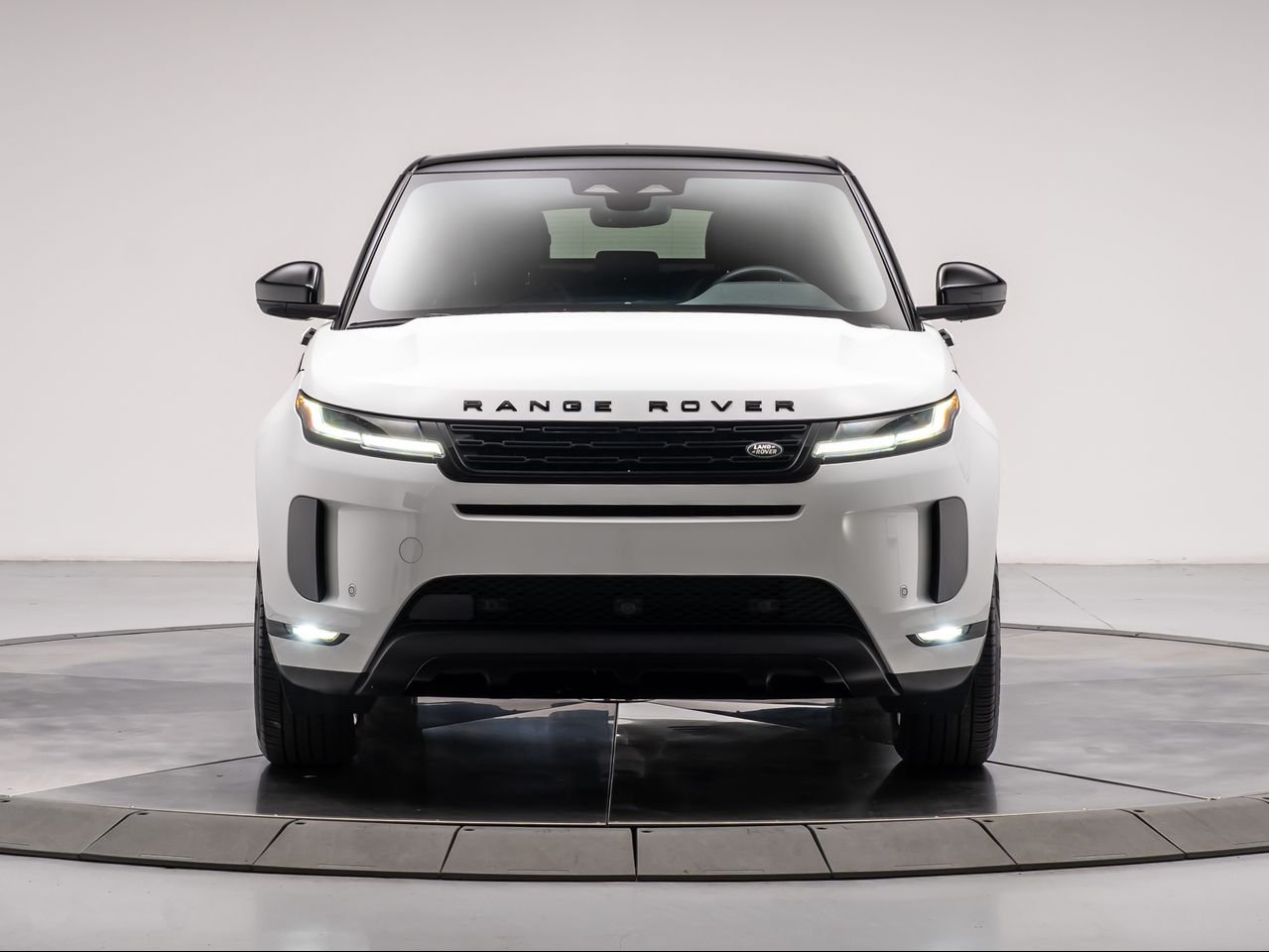 Certified Used 2025 Fuji White Land Rover Core S image 8