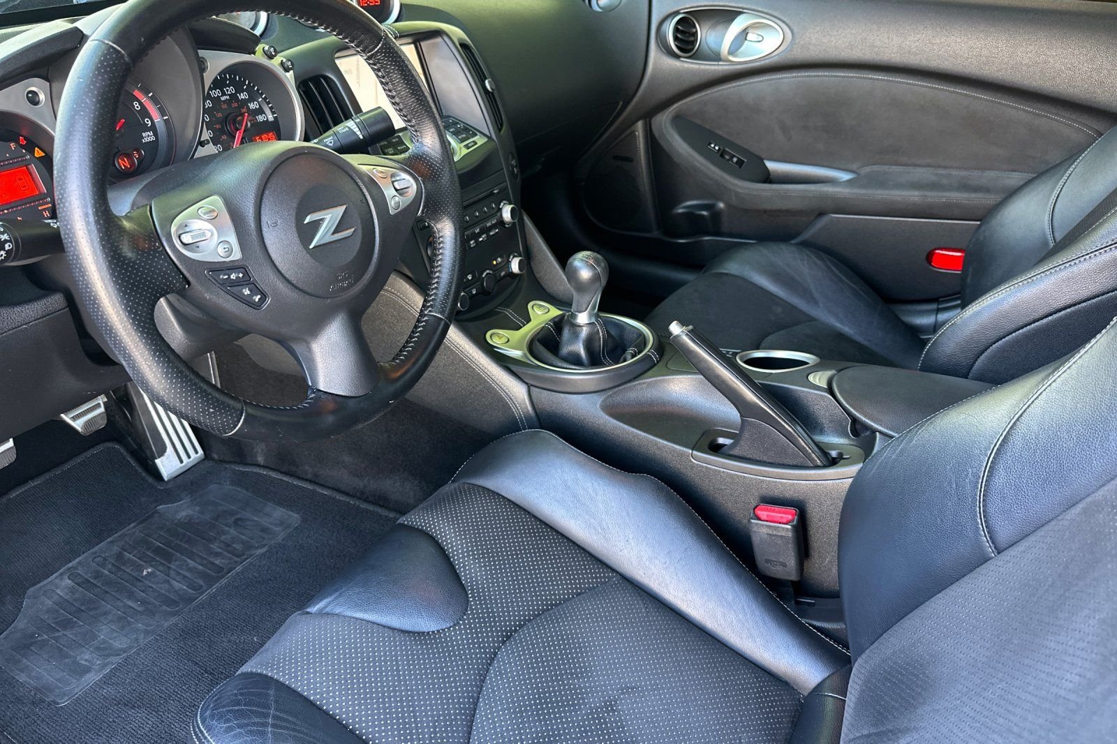 Used 2014 Red Nissan Touring image 10