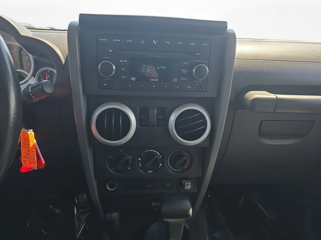 Used 2008 Green Jeep Sahara image 14