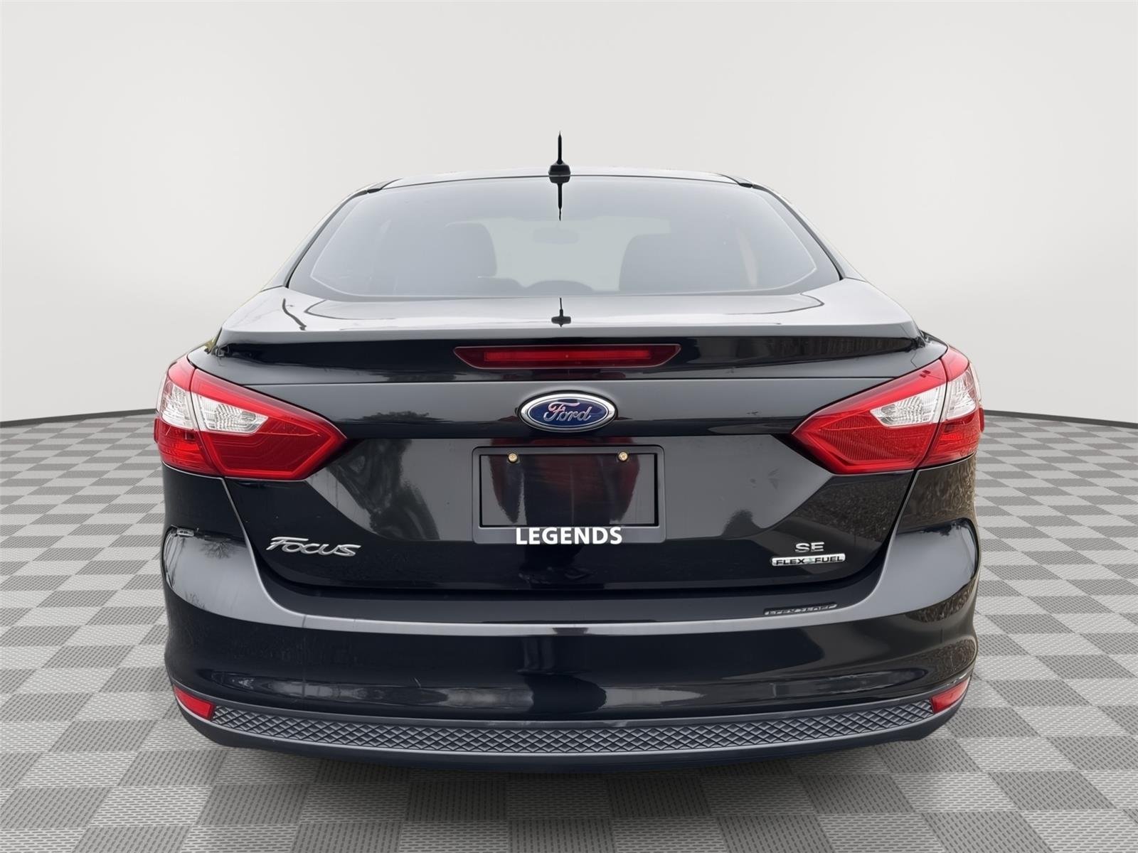 Used 2013 Tuxedo Black Metallic Ford SE image 12