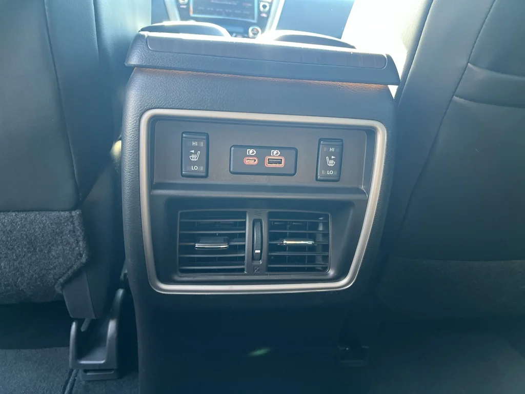 Used 2020 Super Black Metallic Nissan Platinum image 25