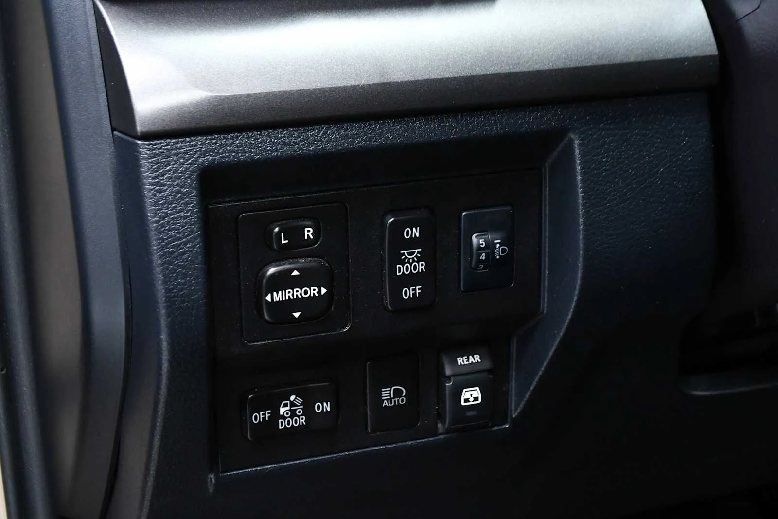 Used 2018 Quicksand Toyota SR5 image 15