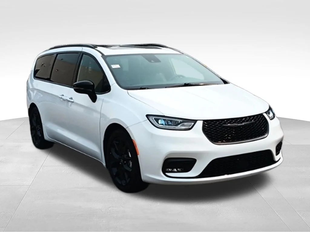 Used 2025 Bright White Clearcoat Chrysler Limited image 9