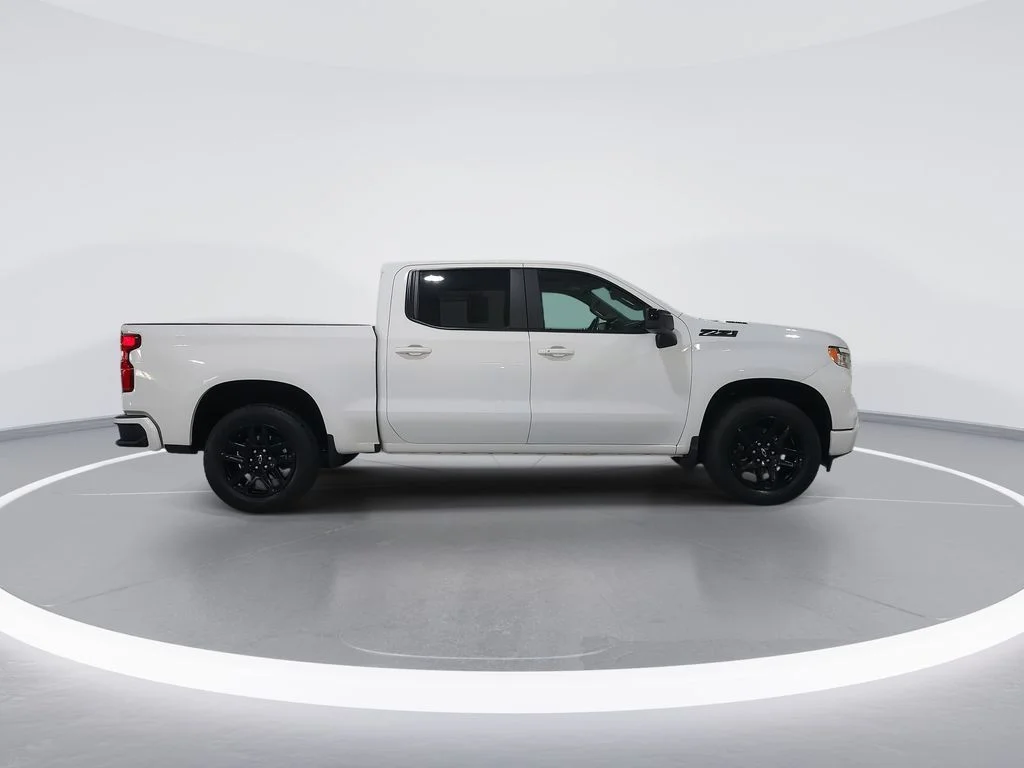 Used 2023 White Chevrolet RST image 9