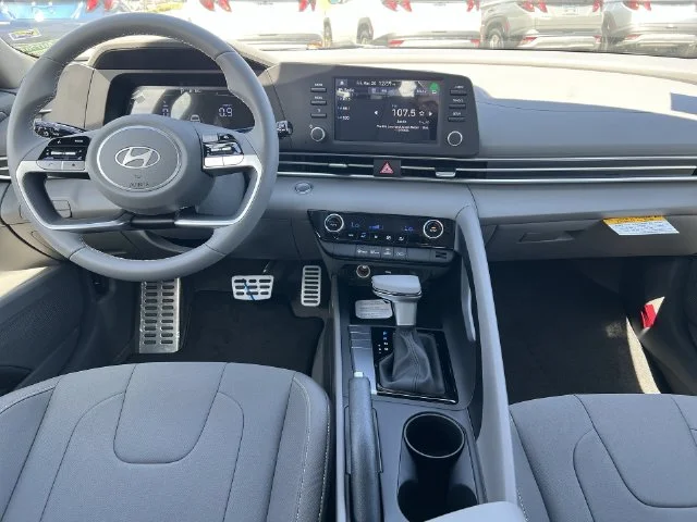 Used 2026 White Hyundai SEL Sport image 10